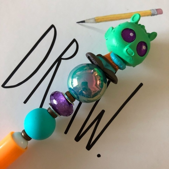 Disney Doorables: Star Wars: Greedo handmade beaded pen - Picture 1 of 3